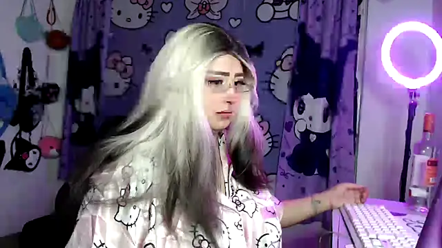 lussyevans24 online show from April 23, 2026, 4:03 am