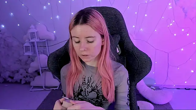 Snapshot of LexiWenford chatting on January 14, 2025, 2:50 am LexiWenford online show from January 14, 2025, 2:50 am