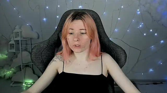 Snapshot of LexiWenford chatting on January 20, 2025, 6:10 am LexiWenford online show from January 20, 2025, 6:10 am