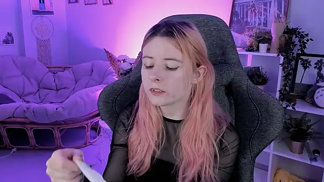 Snapshot of LexiWenford chatting on January 22, 2025, 9:02 am LexiWenford online show from January 22, 2025, 9:02 am