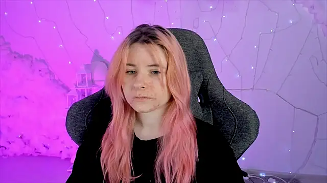 Snapshot of LexiWenford chatting on January 28, 2025, 2:43 am LexiWenford online show from January 28, 2025, 2:43 am