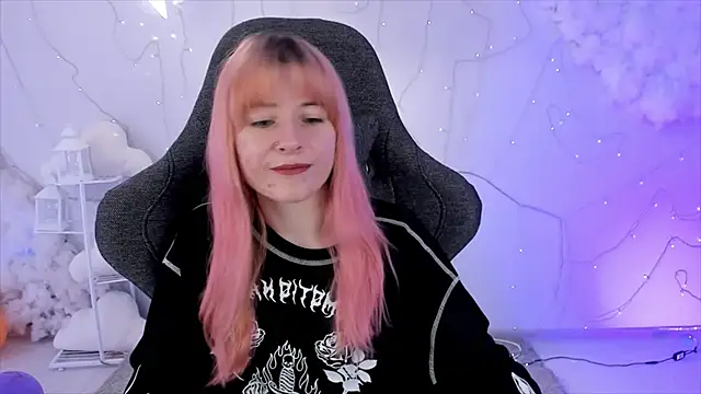 Snapshot of LexiWenford chatting on February 7, 2025, 8:55 am LexiWenford online show from February 7, 2025, 8:55 am