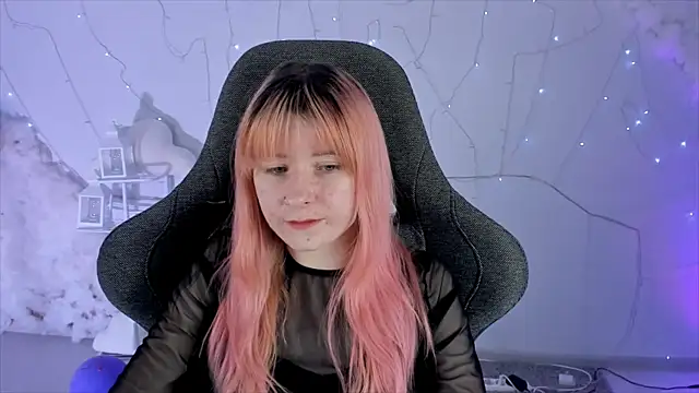 Snapshot of LexiWenford chatting on February 10, 2025, 9:14 am LexiWenford online show from February 10, 2025, 9:14 am