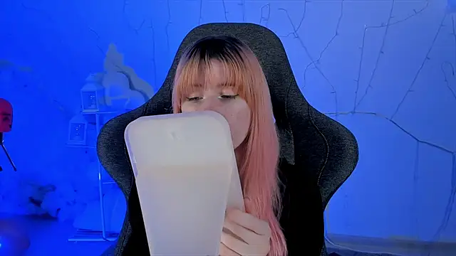 Snapshot of LexiWenford chatting on February 12, 2025, 5:58 am LexiWenford online show from February 12, 2025, 5:58 am