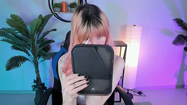 Snapshot of LexiWenford chatting on February 18, 2025, 5:53 am LexiWenford online show from February 18, 2025, 5:53 am