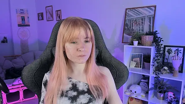 Snapshot of LexiWenford chatting on March 4, 2025, 2:38 am LexiWenford online show from March 4, 2025, 2:38 am