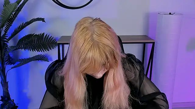 Snapshot of LexiWenford chatting on March 5, 2025, 6:12 am LexiWenford online show from March 5, 2025, 6:12 am