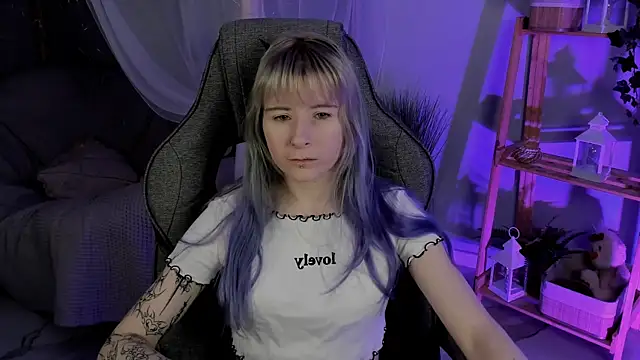 Snapshot of LexiWenford chatting on November 4, 2025, 2:43 am LexiWenford online show from November 4, 2025, 2:43 am