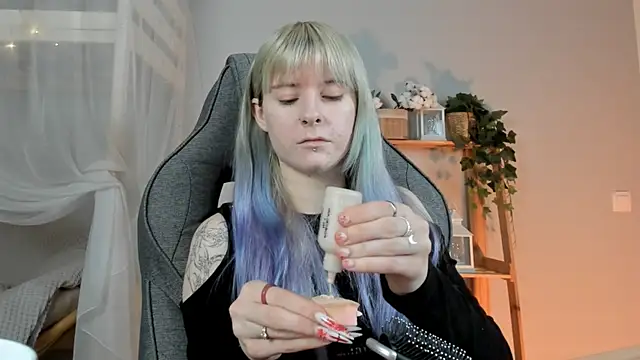 Snapshot of LexiWenford chatting on November 14, 2025, 3:05 am LexiWenford online show from November 14, 2025, 3:05 am