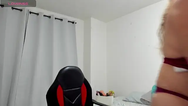 Snapshot of Sanddi_milff chatting on March 4, 2025, 9:43 pm Sanddi milff online show from March 4, 2025, 9:43 pm