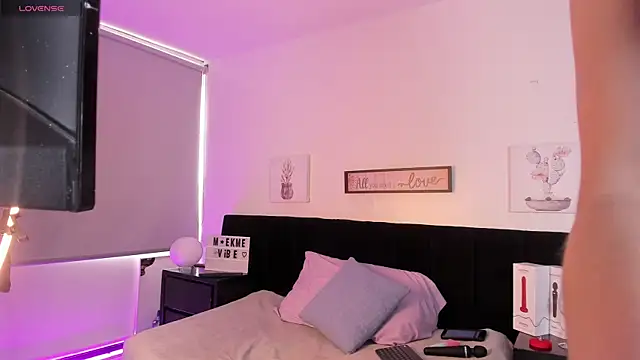 Natasha Kinski online show from February 18, 2025, 7:19 pm