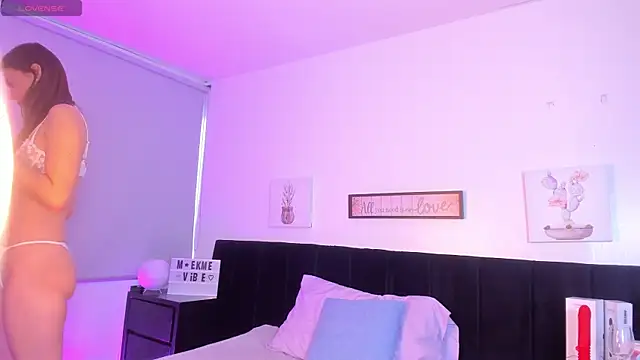 Natasha Kinski online show from March 3, 2025, 11:03 pm