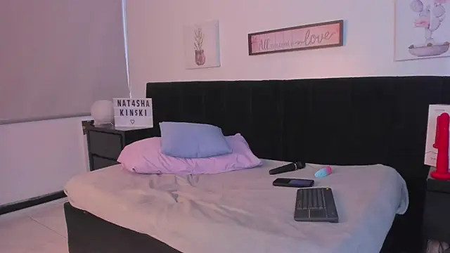 Natasha Kinski online show from March 5, 2025, 10:54 pm