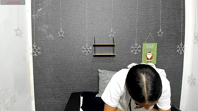 monse 02 online show from January 16, 2025, 1:36 pm