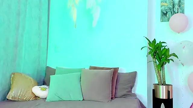 StormiRusso online show from February 7, 2025, 5:20 am