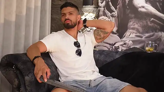 DannSaenz online show from November 21, 2025, 4:16 pm