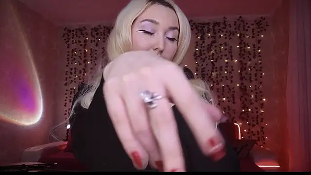 AllisonBlack  online show from October 24, 2025, 6:26 pm