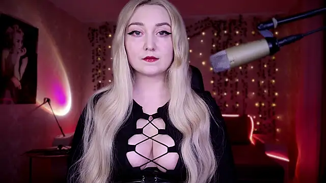 AllisonBlack  online show from April 20, 2026, 7:26 pm