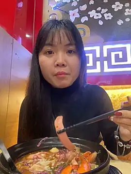 Maeve2k5 online show from February 19, 2025, 6:11 am