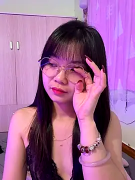 Maeve2k5 online show from October 3, 2025, 2:41 am