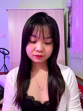 Maeve2k5 online show from November 3, 2025, 10:38 am