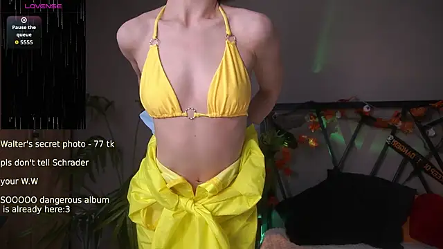 LindaThacker online show from October 31, 2025, 4:35 am