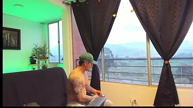 MARCELOANDLUCIAN online show from November 12, 2025, 10:30 pm