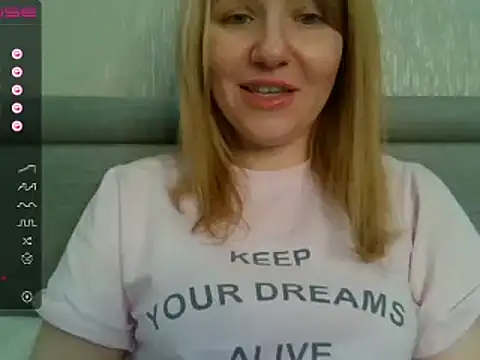 urbadkitty online show from December 9, 2024, 10:00 am