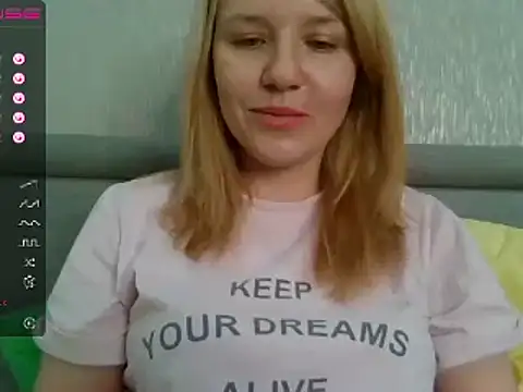 urbadkitty online show from March 20, 2025, 7:03 am