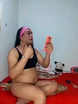 Snapshot of Natasha_Hart chatting on December 22, 2025, 1:24 am Natasha Hart online show from December 22, 2025, 1:24 am