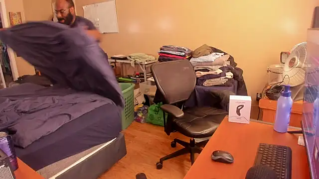 MrChuckDailyXXX online show from February 2, 2025, 4:22 pm