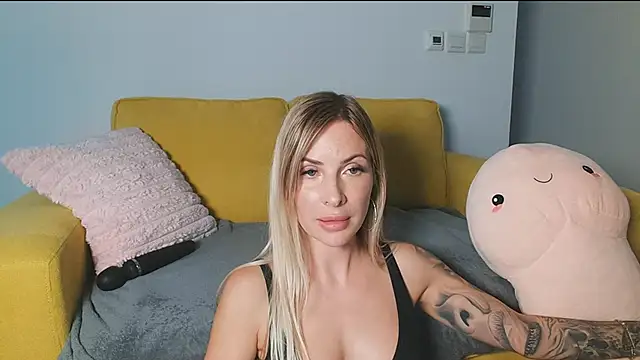 EileX official online show from March 5, 2025, 4:57 pm