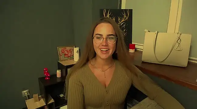 luxie milady online show from December 3, 2024, 11:55 am