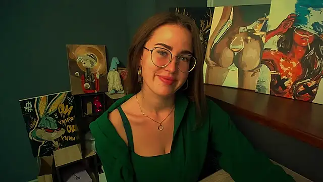 Snapshot of luxie_milady chatting on May 18, 2026, 12:11 pm luxie milady online show from May 18, 2026, 12:11 pm