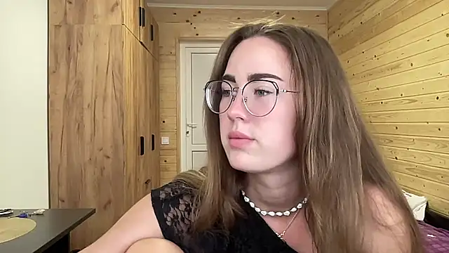 Snapshot of luxie_milady chatting on June 10, 2026, 11:31 am luxie milady online show from June 10, 2026, 11:31 am