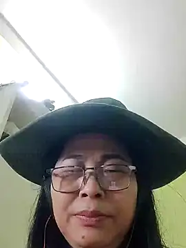 Snapshot of Hangem111 chatting on April 27, 2026, 4:05 pm Hangem111 online show from April 27, 2026, 4:05 pm
