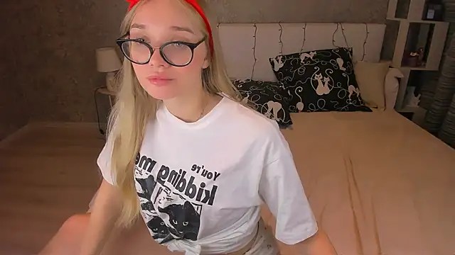 BoysLoveBlondee online show from January 22, 2025, 11:43 pm