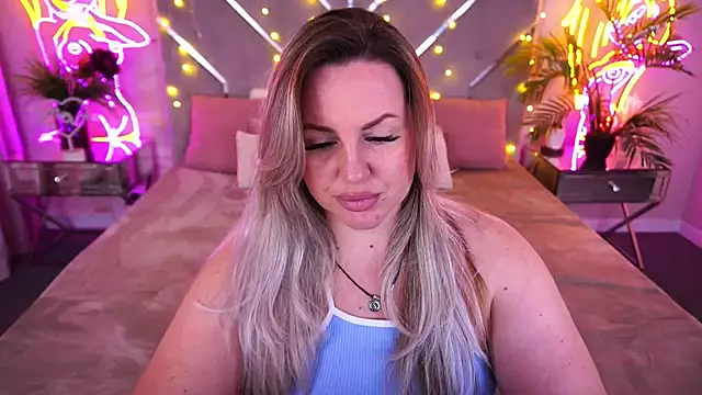 KiraCandyS online show from April 20, 2026, 8:10 pm