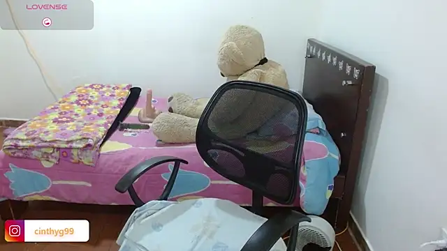 Snapshot of Cinthya-Gomez6 chatting on July 19, 2026, 9:29 pm Cinthya-Gomez6 online show from July 19, 2026, 9:29 pm