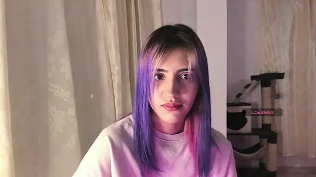 linnie  online show from December 12, 2024, 8:14 am