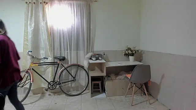 linnie  online show from October 29, 2025, 4:31 pm