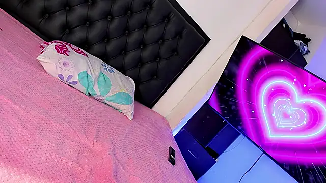 Maryonthemoon online show from September 27, 2025, 4:06 am