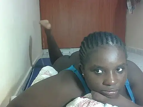 hotebbbyy online show from April 18, 2026, 7:58 pm