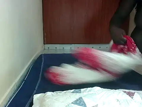 hotebbbyy online show from April 21, 2026, 4:30 am