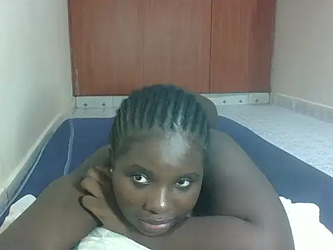 hotebbbyy online show from April 22, 2026, 12:18 pm