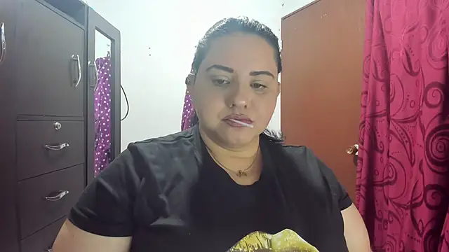 Snapshot of tetasgrandes_karol chatting on January 21, 2025, 8:21 pm tetasgrandes karol online show from January 21, 2025, 8:21 pm