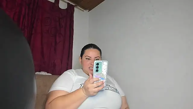 Snapshot of tetasgrandes_karol chatting on September 16, 2025, 5:14 pm tetasgrandes karol online show from September 16, 2025, 5:14 pm