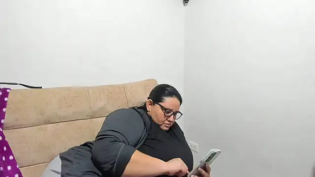 Snapshot of tetasgrandes_karol chatting on November 9, 2025, 12:42 am tetasgrandes karol online show from November 9, 2025, 12:42 am