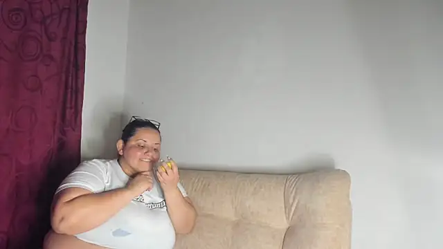 Snapshot of tetasgrandes_karol chatting on November 23, 2025, 1:05 am tetasgrandes karol online show from November 23, 2025, 1:05 am