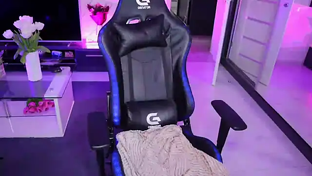 Snapshot of Beauty_Anne chatting on March 13, 2025, 10:57 am Beauty Anne online show from March 13, 2025, 10:57 am